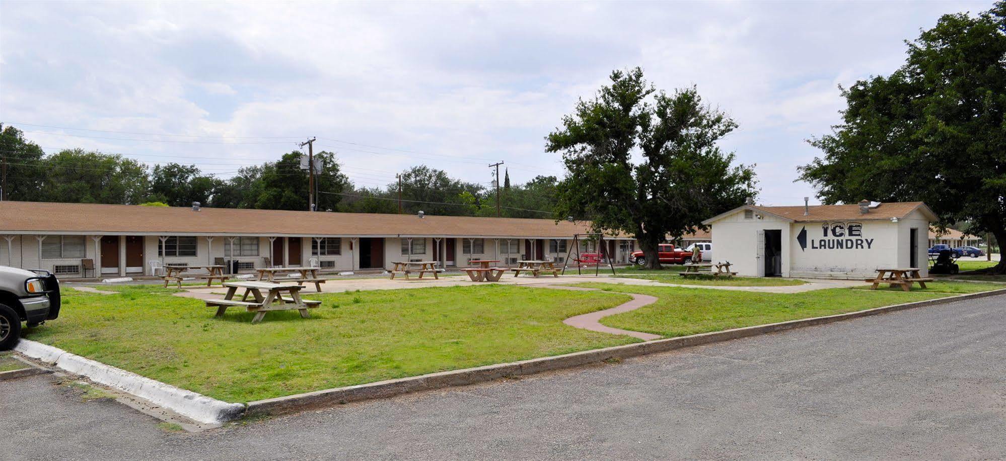 Andrews Motor Inn Exterior photo